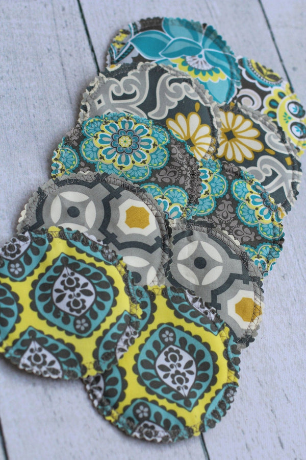 Organic Nursing Pads w Bamboo and PUL/ 10 pads/ - Willow Mint Props