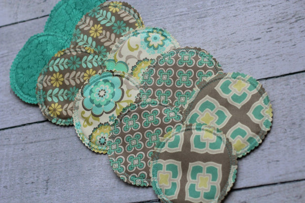 Organic Nursing Pads w Bamboo and PUL/ 10 pads/ / As Seen on Zulily - Willow Mint Props