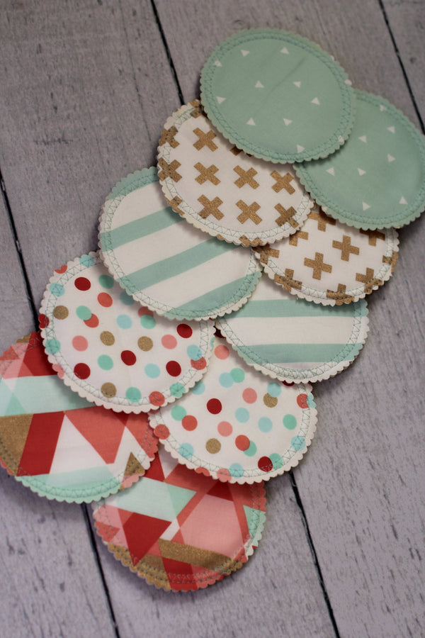 Organic Nursing Pads w Bamboo and PUL/ 10 pads/ - Willow Mint Props