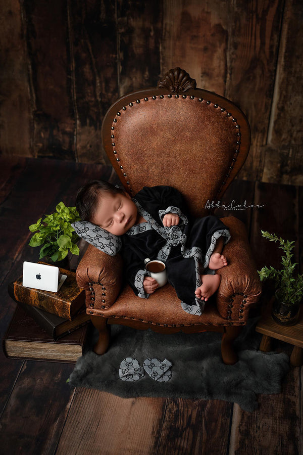 Newborn G Black Robe