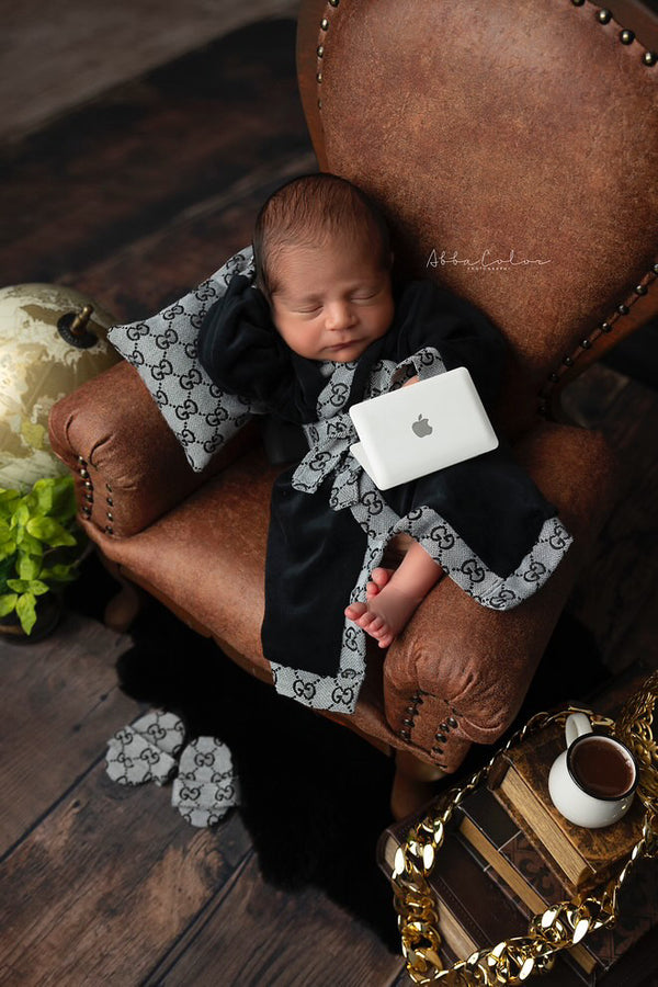 Newborn G Black Robe